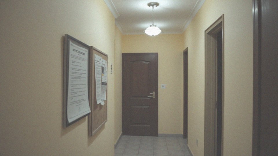 Jak administracja budynku może pomóc w sytuacji z głośnym sąsiadem?
