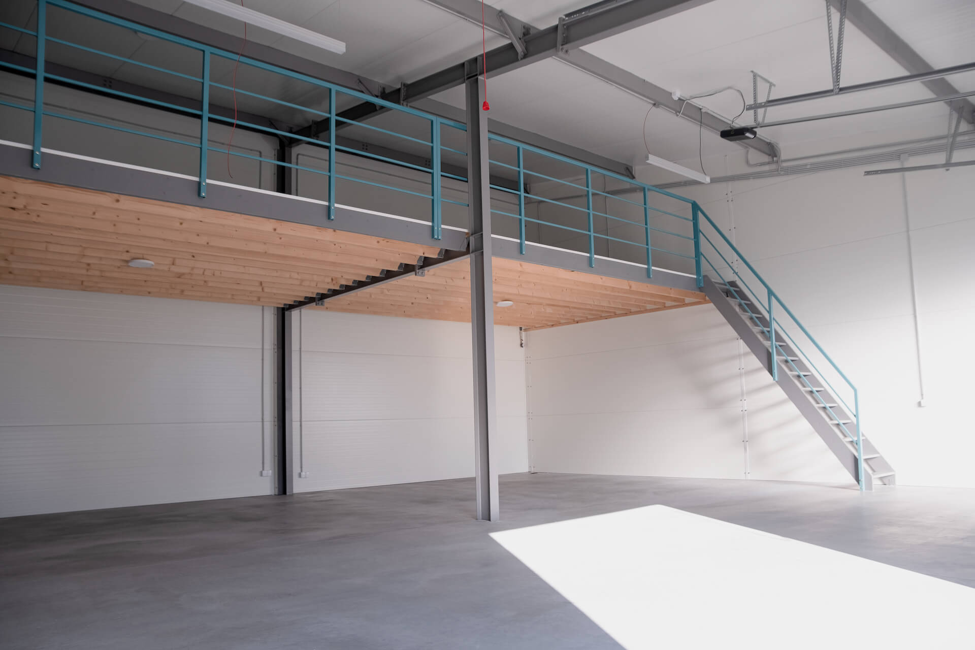 Estetyczne lokale magazynowe w obiekcie NORDSPACE zapewniają bezpieczne przechowywania towarów i mienia w dogodnej lokalizacji.