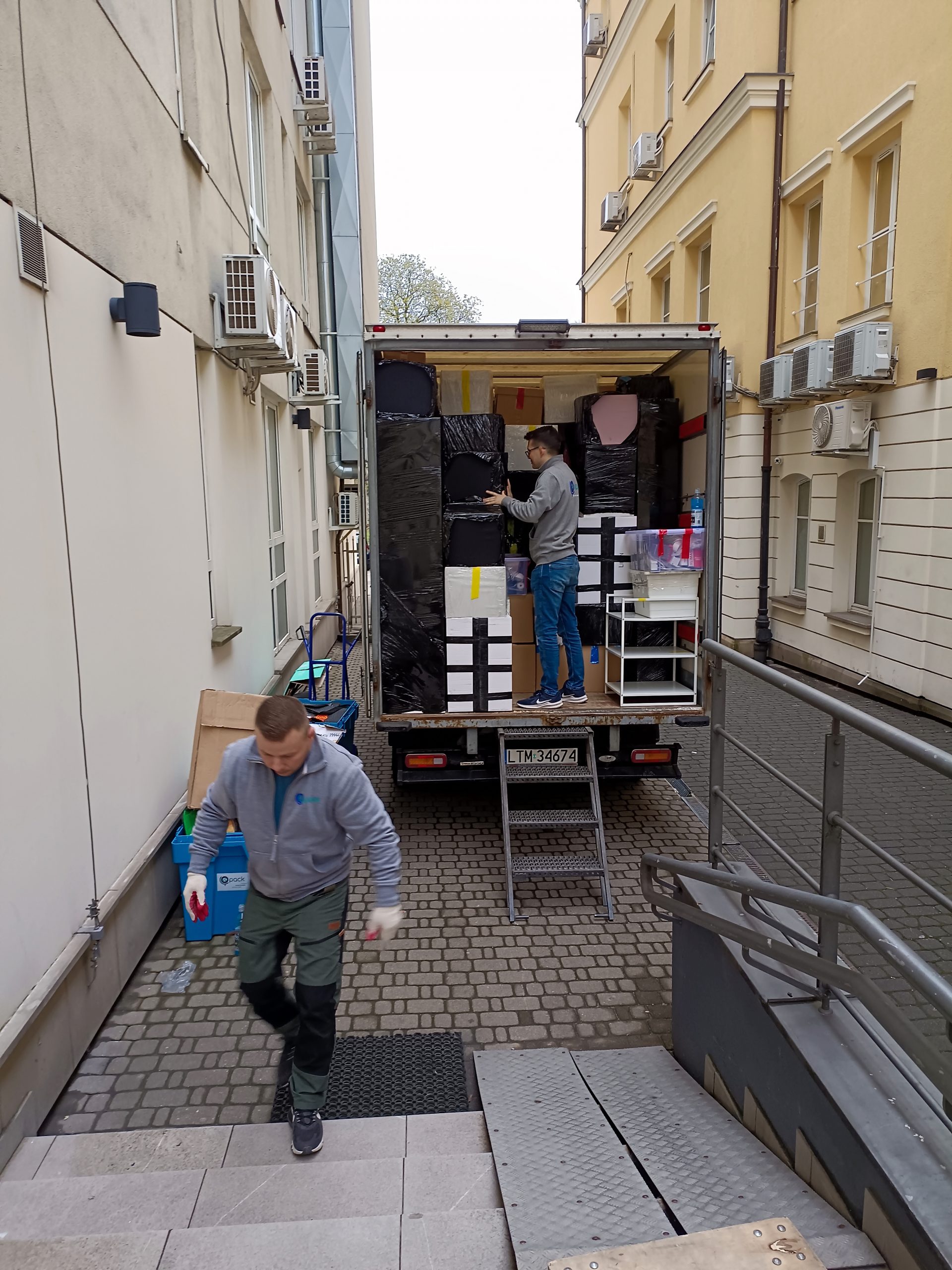 Przeprowadzka mieszkania w Warszawie: praktyczny harmonogram na cztery tygodnie