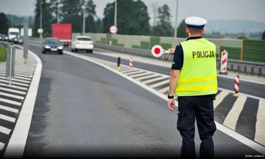 Pijana matka agresywnie atakowała policjantów podczas interwencji w Targówku