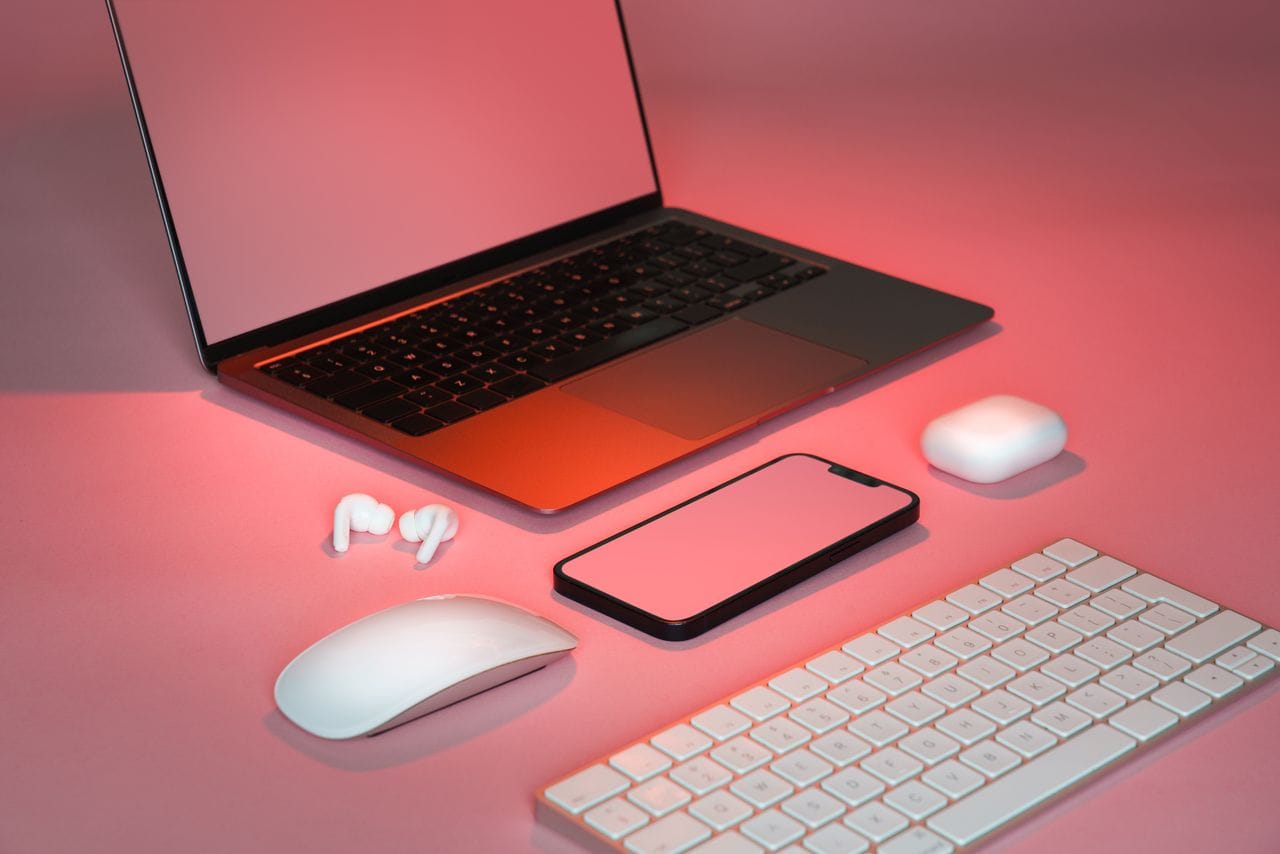 Jak wyposażyć domowe biuro w sprzęt Apple i nie przepłacić?