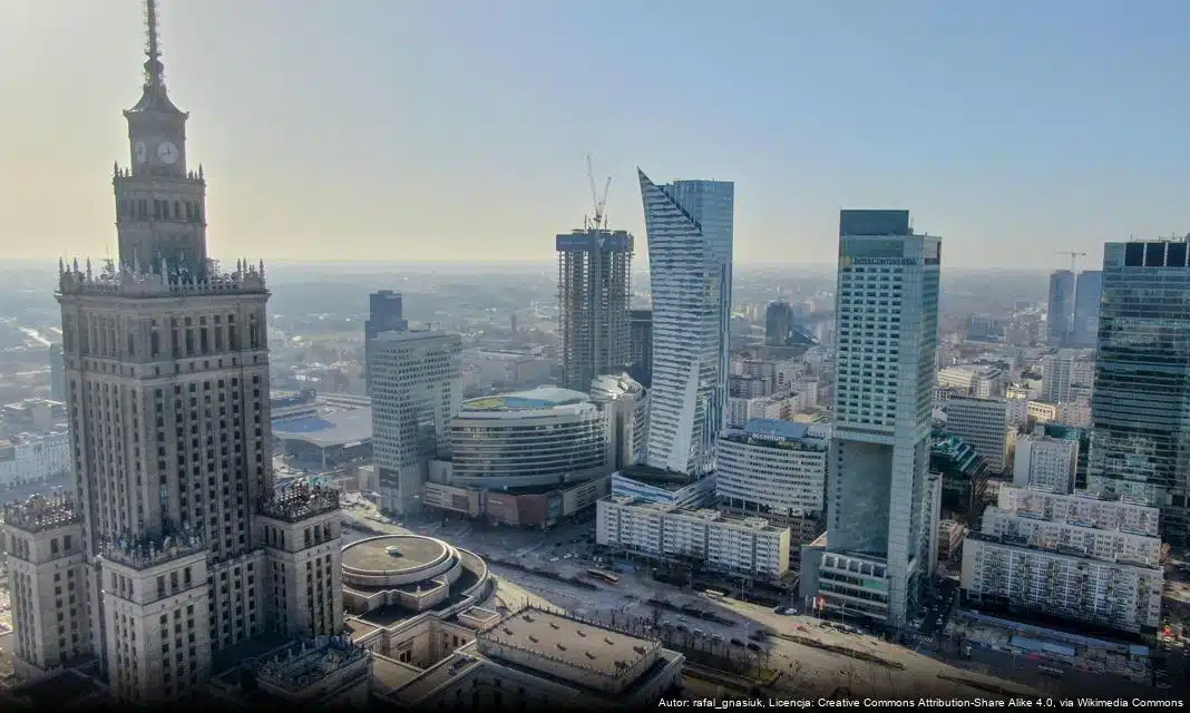 Nocne porządki w Warszawie: regularne sprzątanie ulic i torowisk