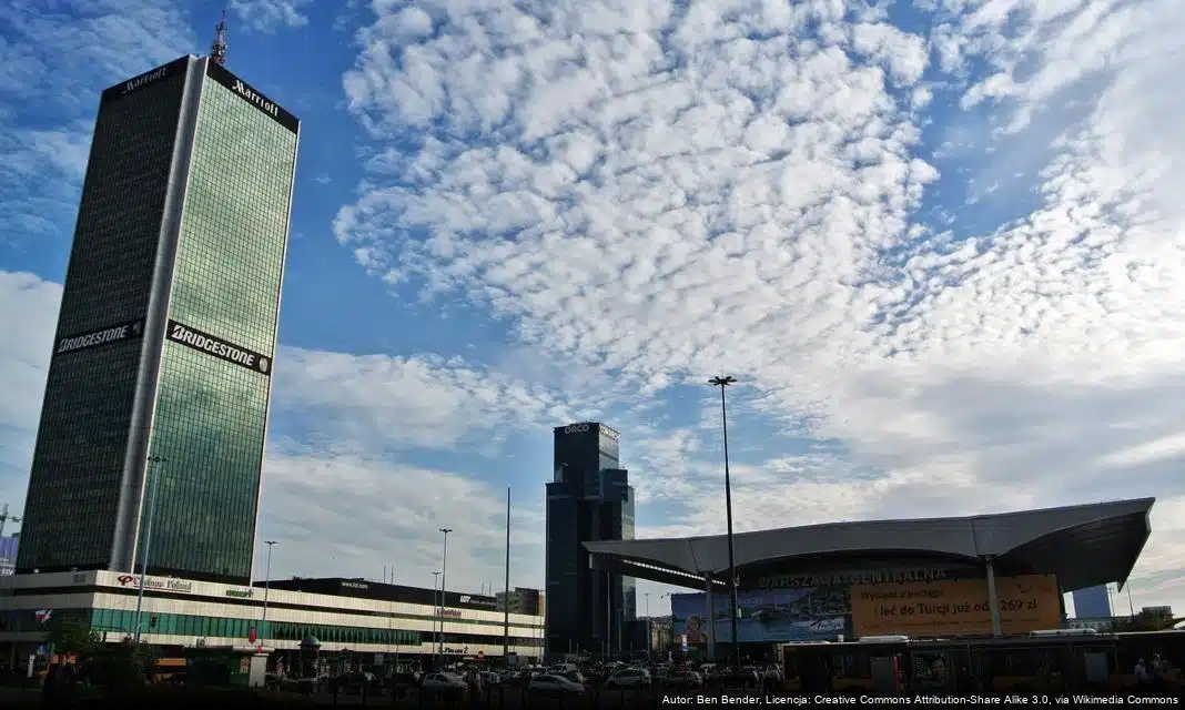 Nowy ogród i tablica upamiętniające Przyborę i Wasowskiego w Warszawie